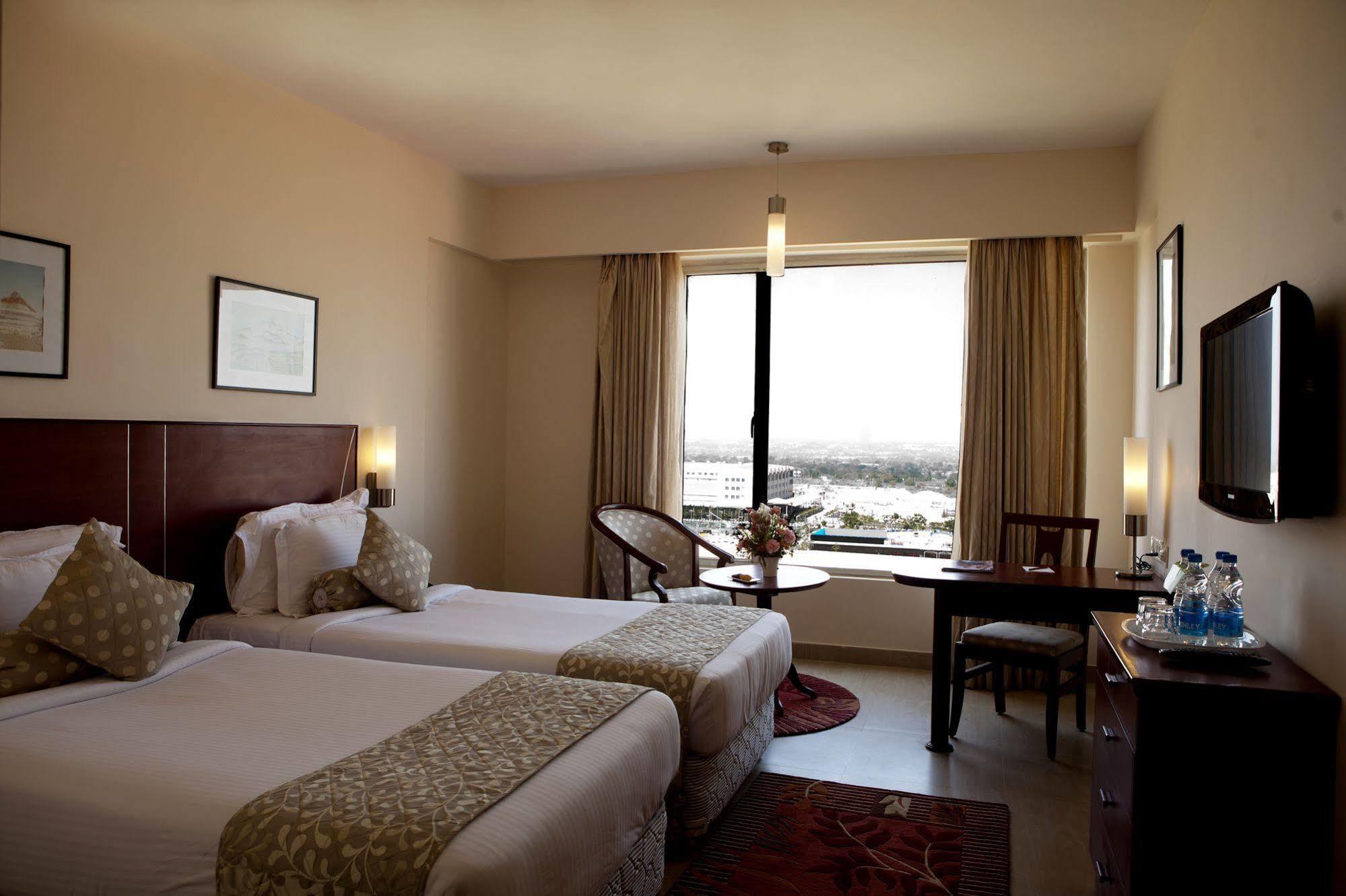Hotel Oh Biz Premier At Leonia Hyderabad Esterno foto